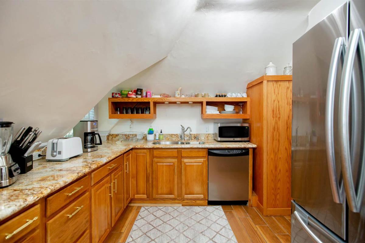 Alameda 3Br Unique Victorian Penthouse With Deck And Outdoor Furniture, Ac, 3 Blocks To Beach & Shopping Center & 2 Free Parking Spaces Luaran gambar