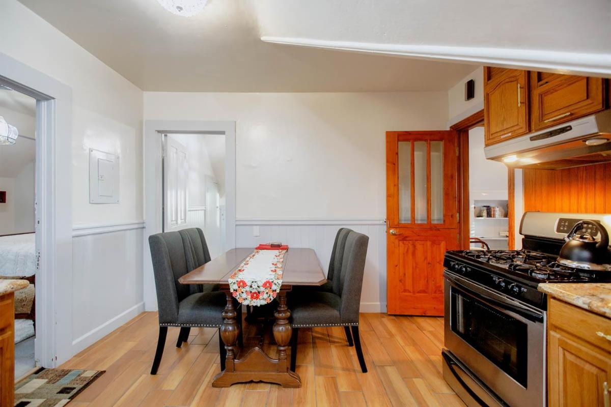 Alameda 3Br Unique Victorian Penthouse With Deck And Outdoor Furniture, Ac, 3 Blocks To Beach & Shopping Center & 2 Free Parking Spaces Luaran gambar