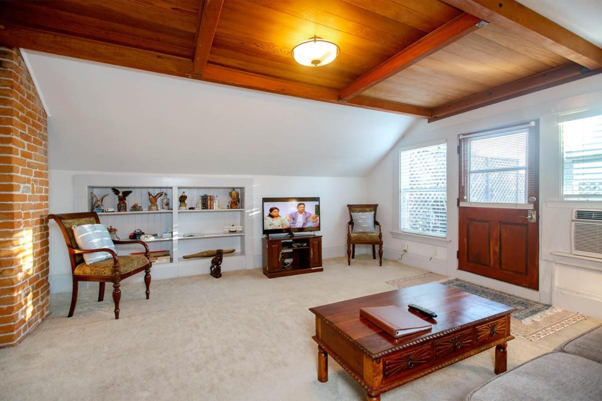 Alameda 3Br Unique Victorian Penthouse With Deck And Outdoor Furniture, Ac, 3 Blocks To Beach & Shopping Center & 2 Free Parking Spaces Luaran gambar